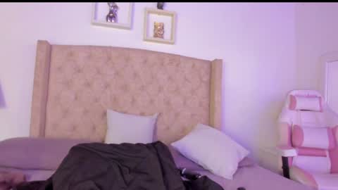 Snapshot of natalia_collinslim chatting on December 13, 3:49 am Natalia online show from December 13, 3:49 am