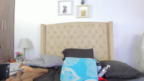 Snapshot of natalia_collinslim chatting on February 15, 3:42 am Natalia online show from February 15, 3:42 am