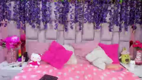 Snapshot of natalia_pinkk chatting on December 17, 11:49 pm natalia pinkk online show from December 17, 11:49 pm