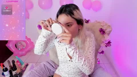 Nataliua Henao online show from November 11, 3:45 pm