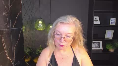 Snapshot of natalicloud chatting on October 18, 1:12 pm NataliCloud online show from October 18, 1:12 pm