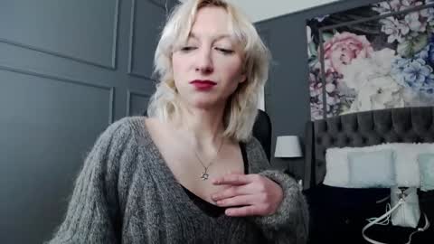 Natalie online show from December 2, 7:36 am