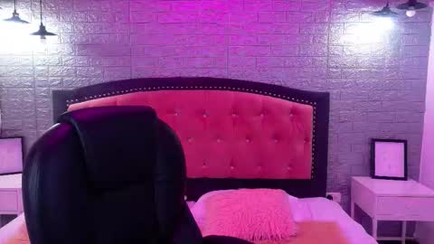 Snapshot of natalie_loffreda chatting on September 20, 3:07 am natalie online show from September 20, 3:07 am