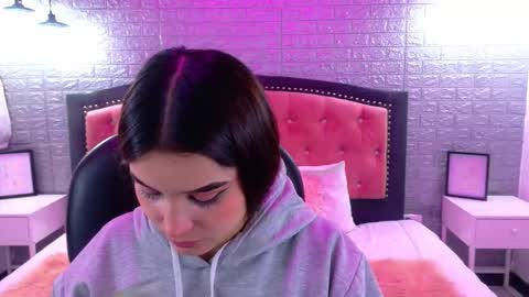 Snapshot of natalie_loffreda chatting on September 23, 2:58 am natalie online show from September 23, 2:58 am