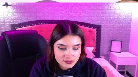 Snapshot of natalie_loffreda chatting on September 25, 2:59 am natalie online show from September 25, 2:59 am