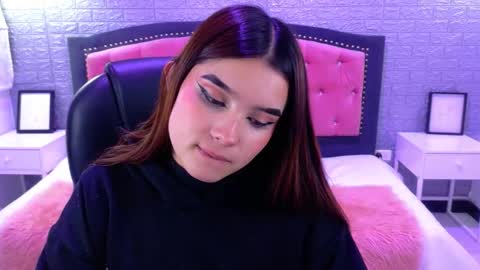 Snapshot of natalie_loffreda chatting on October 4, 2:53 am natalie online show from October 4, 2:53 am