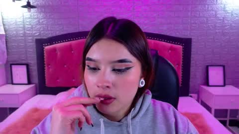 Snapshot of natalie_loffreda chatting on October 13, 7:47 pm natalie online show from October 13, 7:47 pm