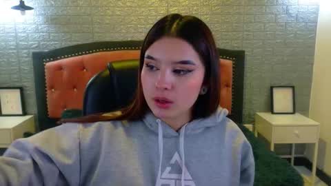 Snapshot of natalie_loffreda chatting on October 17, 2:59 am natalie online show from October 17, 2:59 am