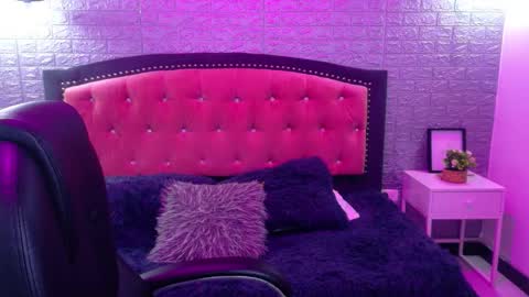 Snapshot of natalie_loffreda chatting on October 22, 2:56 am natalie online show from October 22, 2:56 am