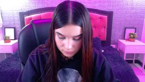 Snapshot of natalie_loffreda chatting on October 31, 3:07 am natalie online show from October 31, 3:07 am