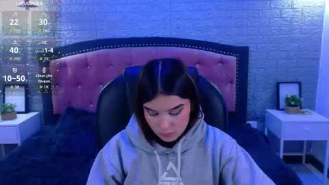 Snapshot of natalie_loffreda chatting on November 10, 2:54 am natalie online show from November 10, 2:54 am