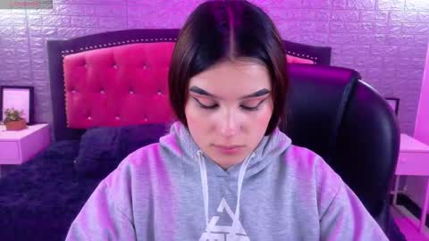 Snapshot of natalie_loffreda chatting on November 20, 3:07 am natalie online show from November 20, 3:07 am