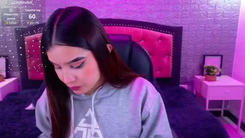 Snapshot of natalie_loffreda chatting on November 24, 3:28 am natalie online show from November 24, 3:28 am