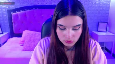 Snapshot of natalie_loffreda chatting on December 15, 3:22 am natalie online show from December 15, 3:22 am