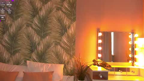 nataliecroft online show from April 21, 8:31 am