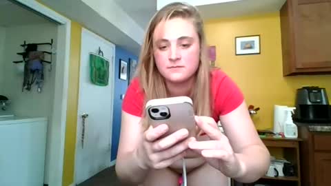 Snapshot of natalielynn4216 chatting on May 30, 8:28 pm natalielynn4216 online show from May 30, 8:28 pm