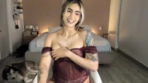 anatalybee online show from June 7, 2:16 am
