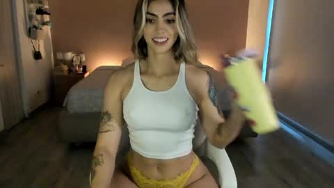 anatalybee online show from June 7, 10:46 pm