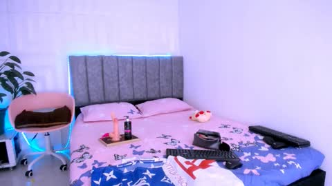 Snapshot of nataly_mcry chatting on September 29, 4:23 pm NATALY online show from September 29, 4:23 pm