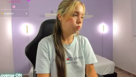 Snapshot of nataly_rodri chatting on June 20, 2:36 am Nataly online show from June 20, 2:36 am