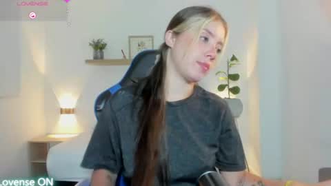 Snapshot of nataly_rodri chatting on July 14, 1:30 am Nataly online show from July 14, 1:30 am