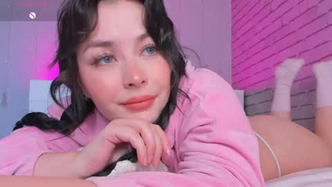 Snapshot of natalyhayes chatting on April 22, 7:11 am Nataly online show from April 22, 7:11 am