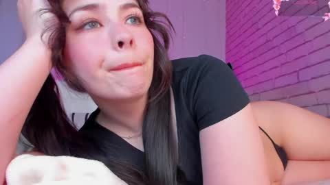 Snapshot of natalyhayes chatting on May 25, 11:05 am Nataly online show from May 25, 11:05 am
