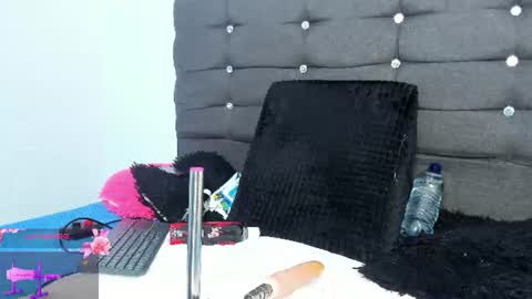 Snapshot of natasha_cute01 chatting on July 7, 1:04 pm natasha_cute01 online show from July 7, 1:04 pm