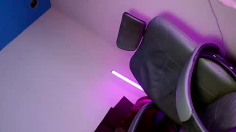 natasha_leigh online show from April 9, 5:29 pm