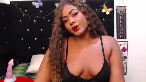 Snapshot of natashasexxy__ chatting on February 13, 10:44 am natashasexxy__ online show from February 13, 10:44 am