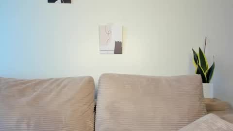 Natassia Dreams online show from March 5, 12:50 am