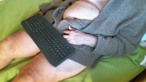 nate1x online show from December 12, 1:43 am