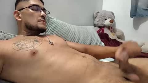Snapshot of nate_torres chatting on May 15, 11:12 pm Nate torres online show from May 15, 11:12 pm