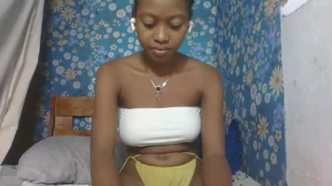 nathalia069 online show from May 19, 11:38 am