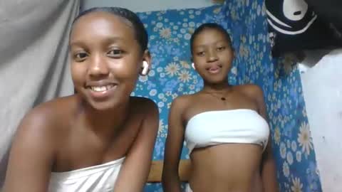 nathalia069 online show from May 21, 2:35 pm