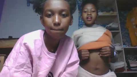 nathalia069 online show from May 31, 6:53 pm