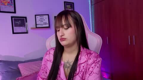 Nathalia Ramirez online show from February 19, 7:04 am