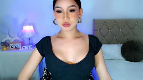   please follow me guyss online show from October 21, 7:36 pm