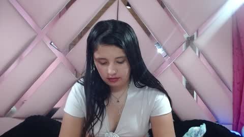 Snapshot of nathaly_low chatting on January 21, 10:08 am nathaly low online show from January 21, 10:08 am