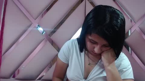 Snapshot of nathaly_low chatting on January 30, 10:40 am nathaly low online show from January 30, 10:40 am