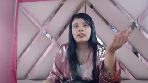 Snapshot of nathaly_low chatting on February 22, 7:45 am nathaly low online show from February 22, 7:45 am