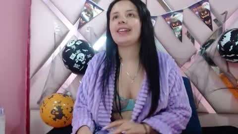 Snapshot of nathaly_low chatting on October 17, 3:10 am nathaly low online show from October 17, 3:10 am