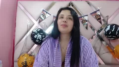 Snapshot of nathaly_low chatting on October 18, 3:20 am nathaly low online show from October 18, 3:20 am