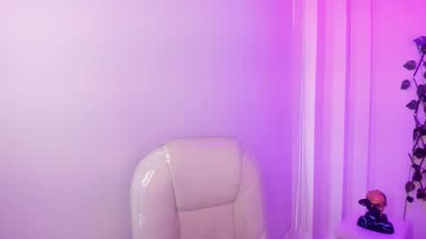 Snapshot of nathalyy_ds chatting on February 7, 7:17 pm nathalyy_ds online show from February 7, 7:17 pm