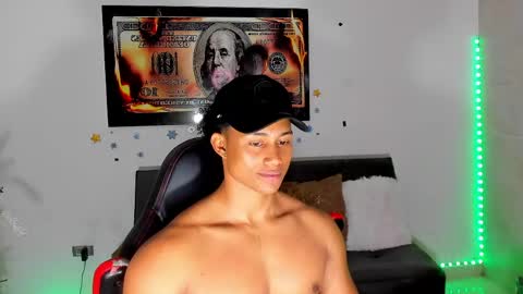Snapshot of nathan_sexy247 chatting on May 16, 2:41 am Nathan online show from May 16, 2:41 am