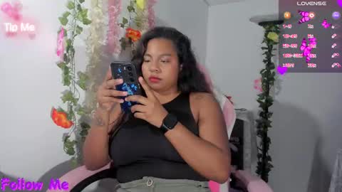 Snapshot of nathasha_jhonsom_ chatting on June 19, 2:05 am Naty online show from June 19, 2:05 am