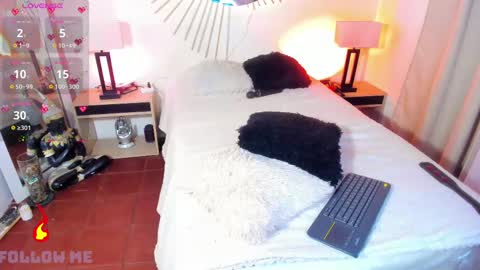 andrea Instagram..natta smithh online show from February 12, 6:08 am