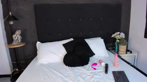 Snapshot of nattasha_brownn chatting on December 2, 12:43 pm NATTASHA BROWN online show from December 2, 12:43 pm