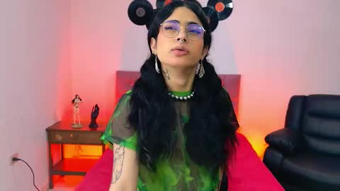 Snapshot of nattrose_ chatting on September 24, 11:35 am Natt  online show from September 24, 11:35 am