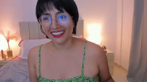 Nathalie online show from June 17, 10:00 pm